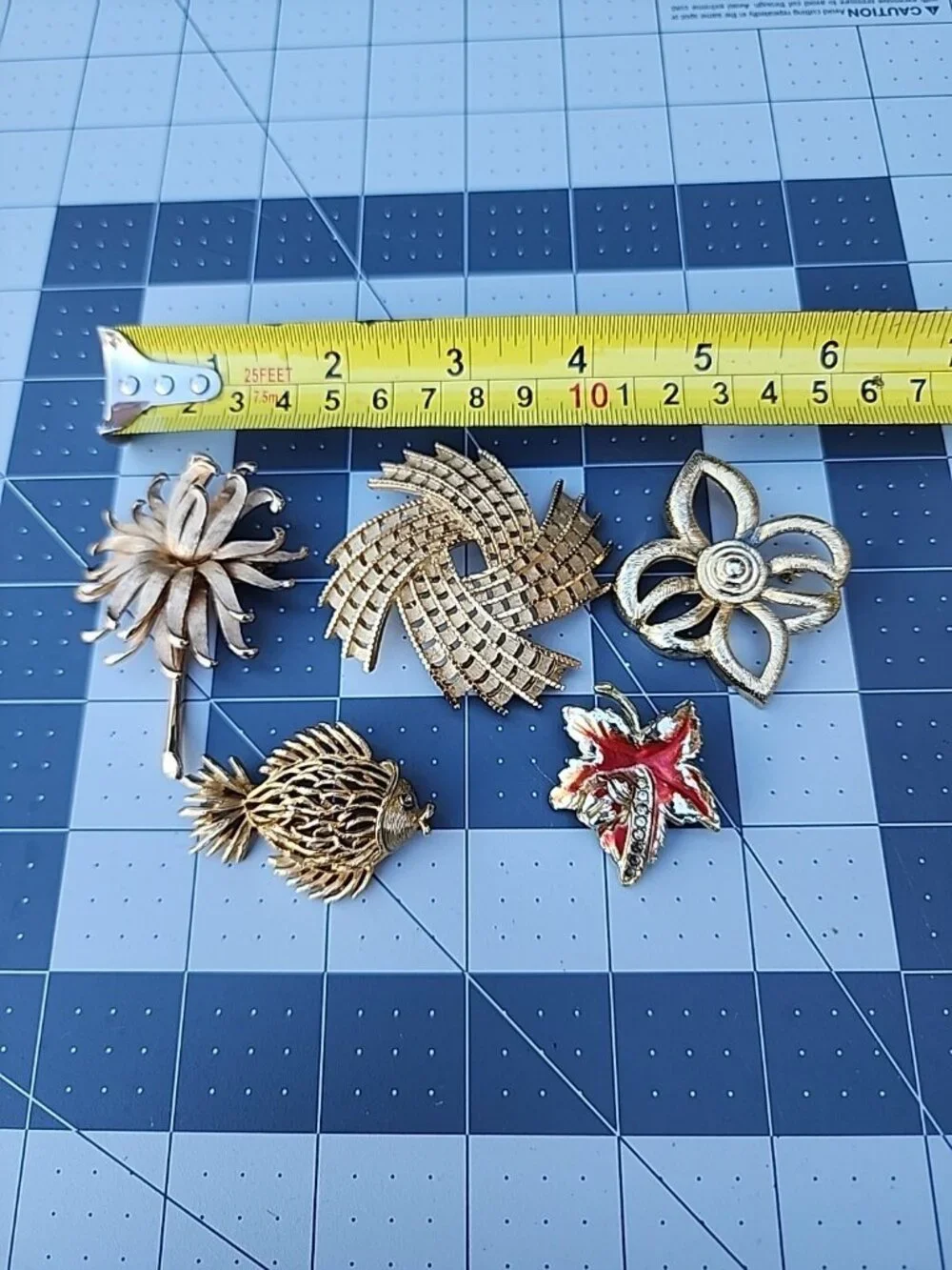VTG MCM Gold Tone Brooch Pinwheel Flower Fish Thistle Leaf W/Ladybug Lot Of 5